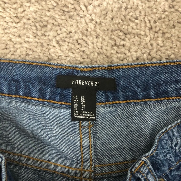 Forever 21 High Rise Distressed Shorts Dark Wash - Picture 4 of 6